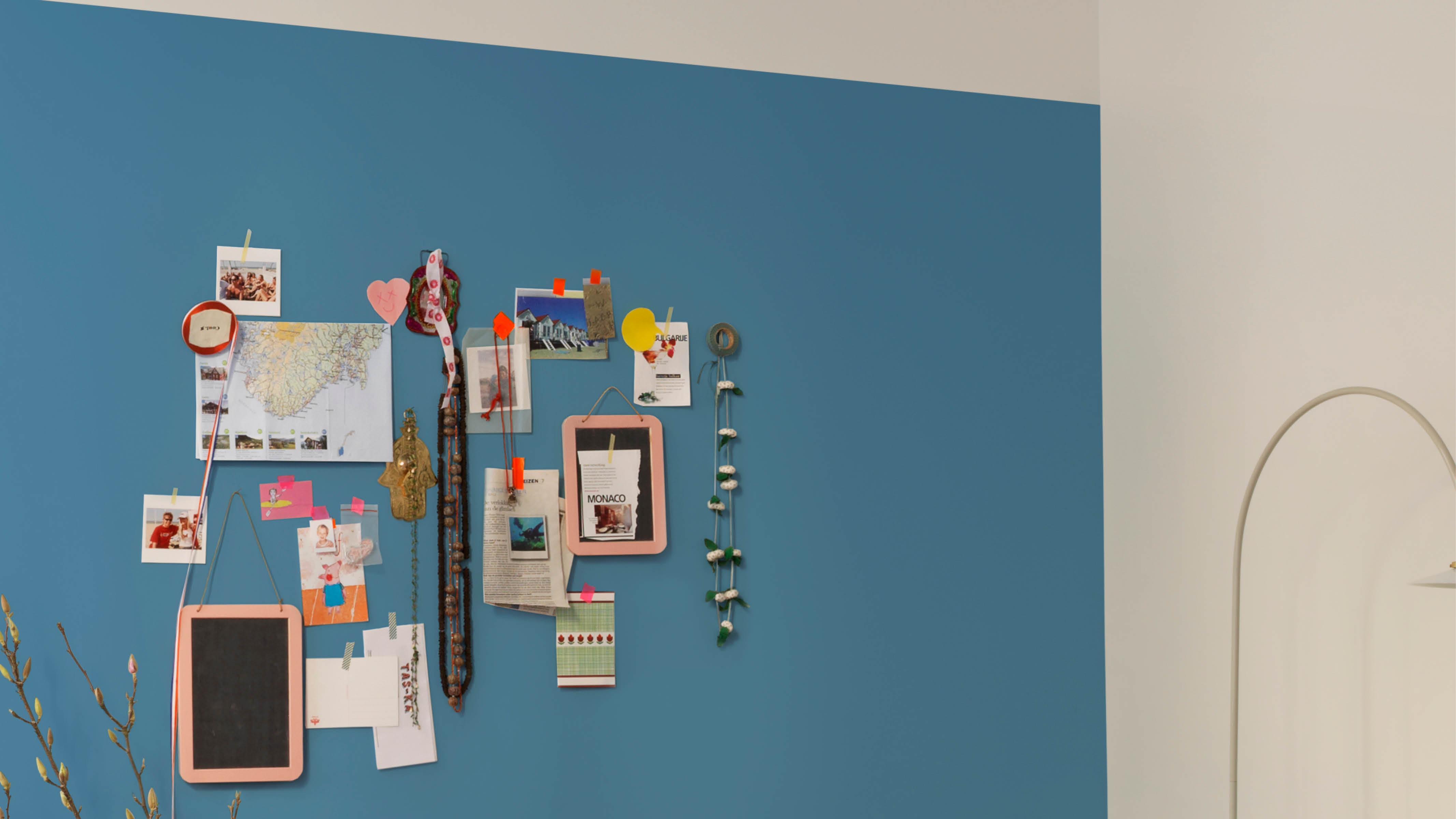 Una habitación de bebé azul y blanca Esta es una combinación perfecta casi infalible. Evoca una sensación náutica y aérea, y funciona igual de bien en un apartamento de la ciudad como en una casa junto al mar.