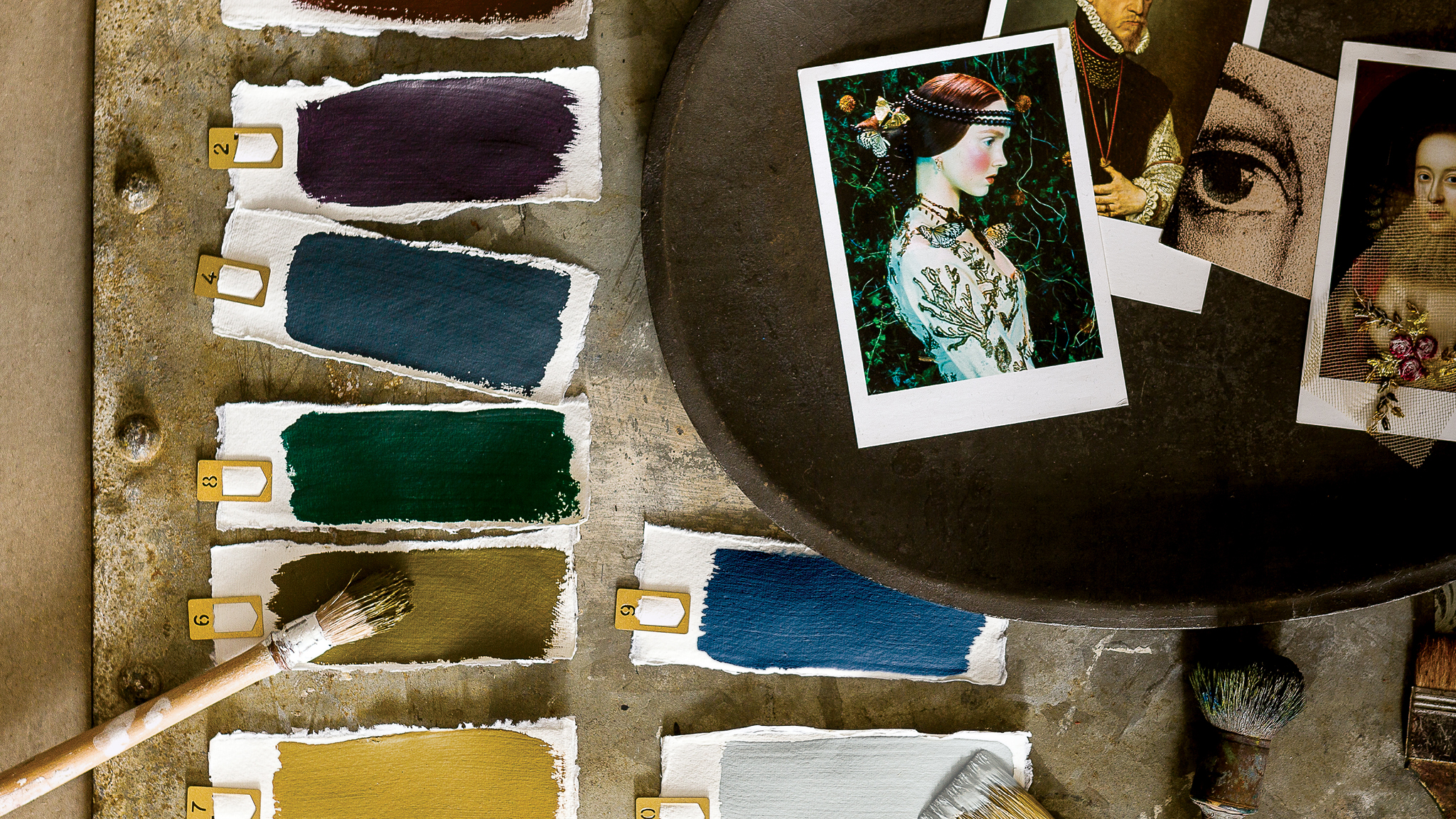 Añadí drama con colores oscuros ¿Querés que tu hogar sea llamativo sin gastar una fortuna en diseños de lujo? Pintá las paredes de un elegante color oscuro.