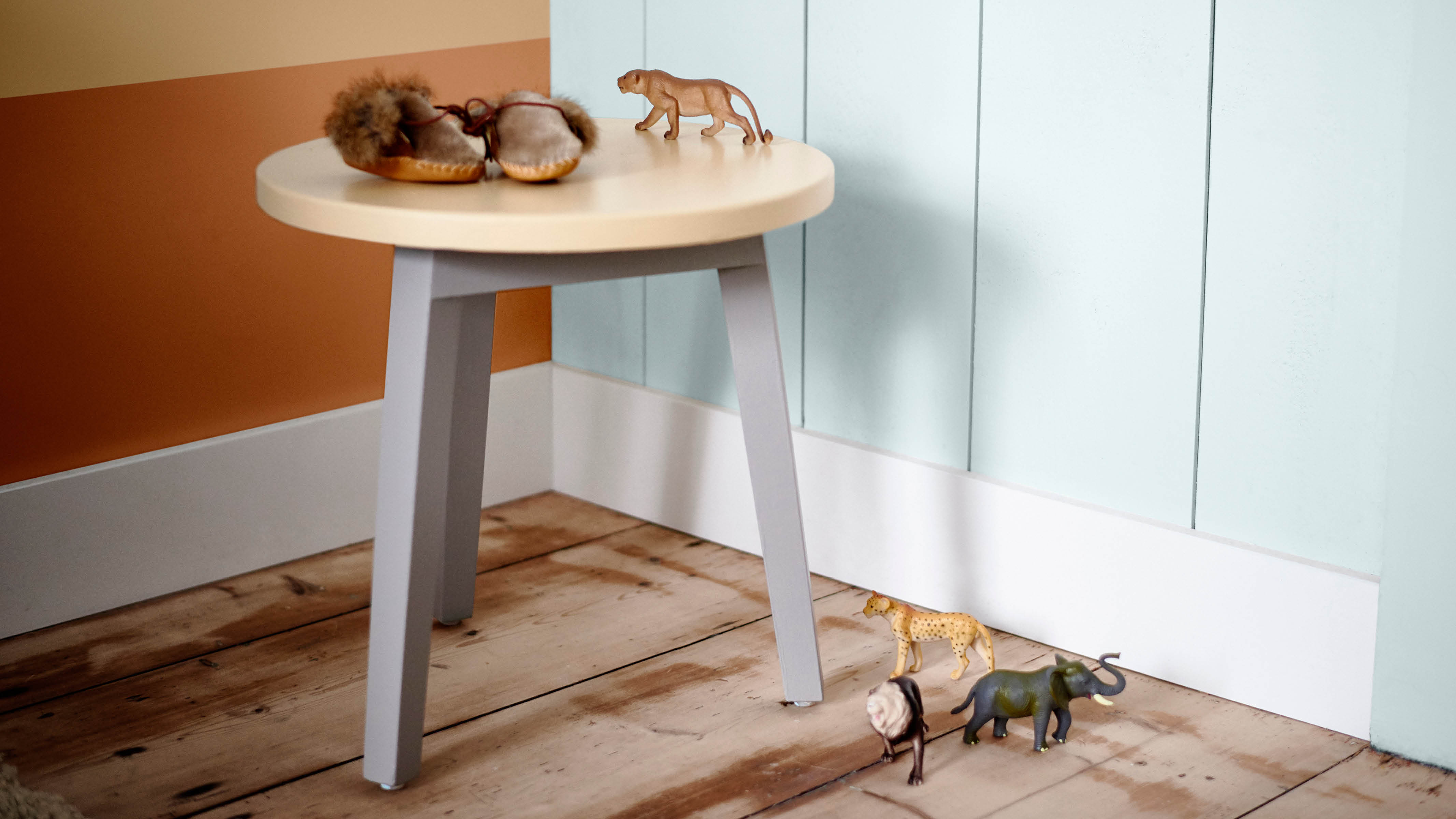 Accesorios para la habitación de bebé con temática del lejano oeste Tu bebé pasará mucho tiempo acurrucado en su cuna, así que pensá bien en la ropa de cama y los muebles que seleccionás.