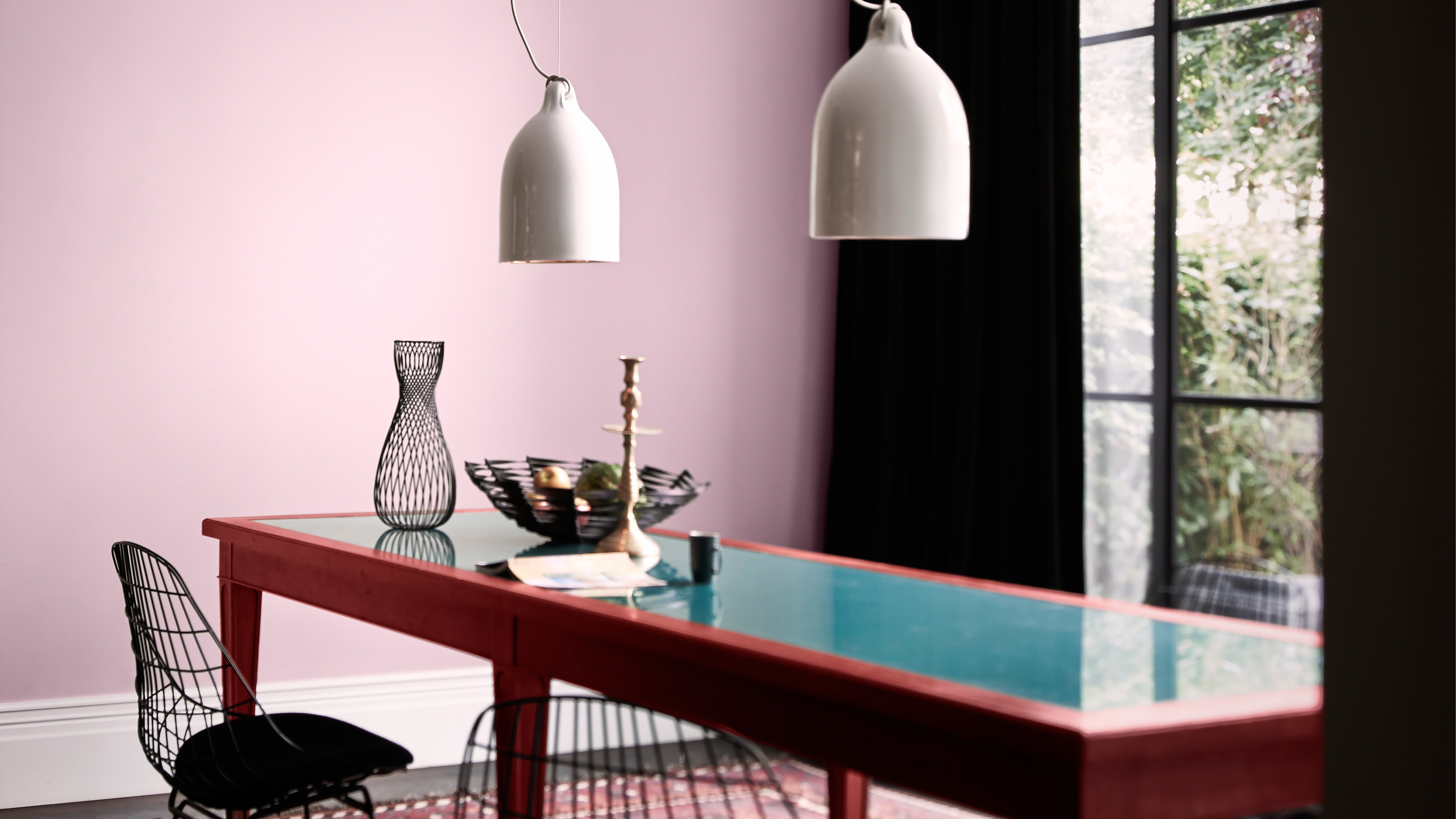Comedor con paredes rosa Comedor con paredes rosa