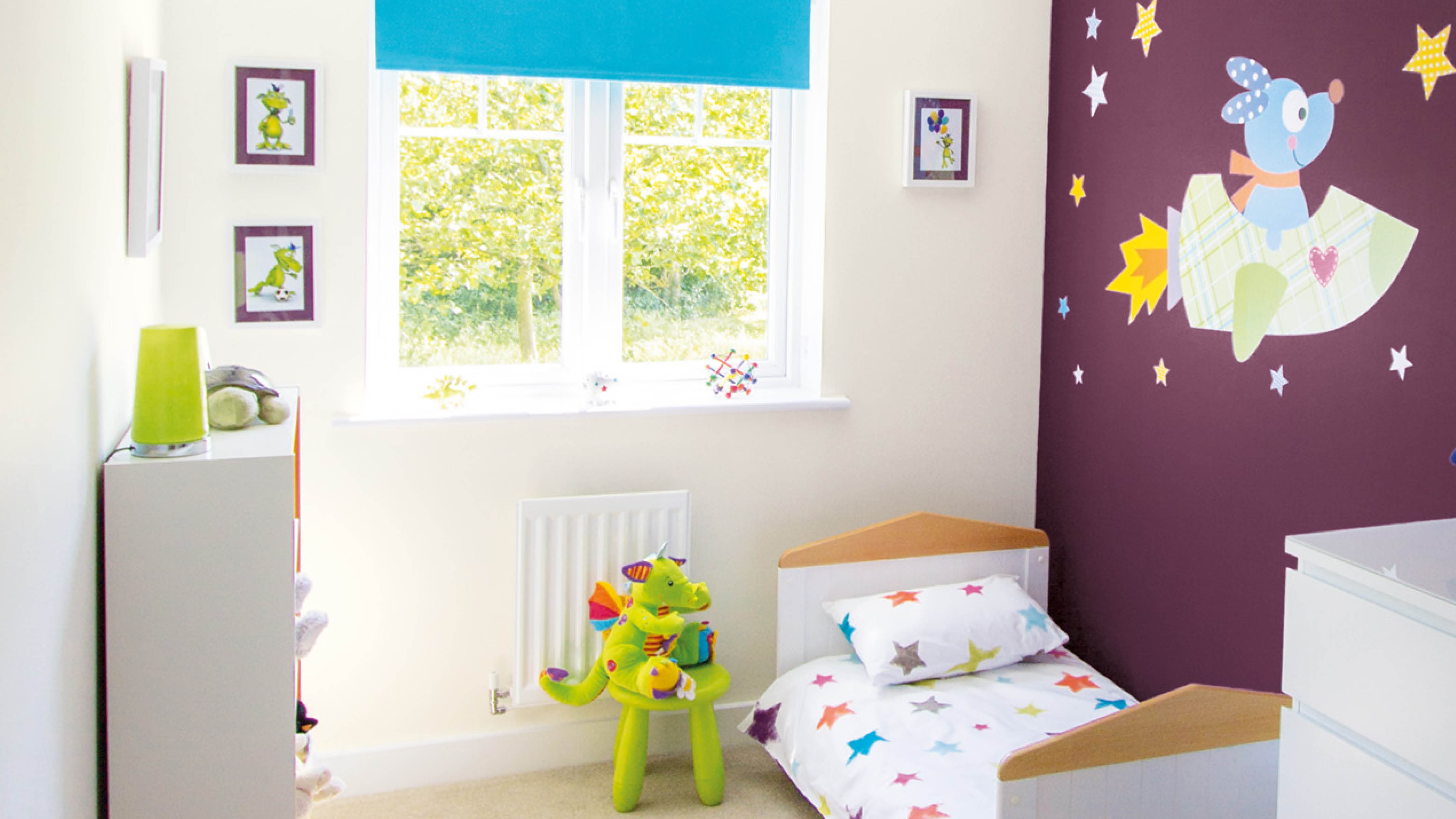 Habitación de bebé con temática de dibujos animados Una habitación de bebé temática no solo es una forma maravillosa de compartir recuerdos con el pequeño, sino también una forma fantástica de personalizar el espacio del bebé.