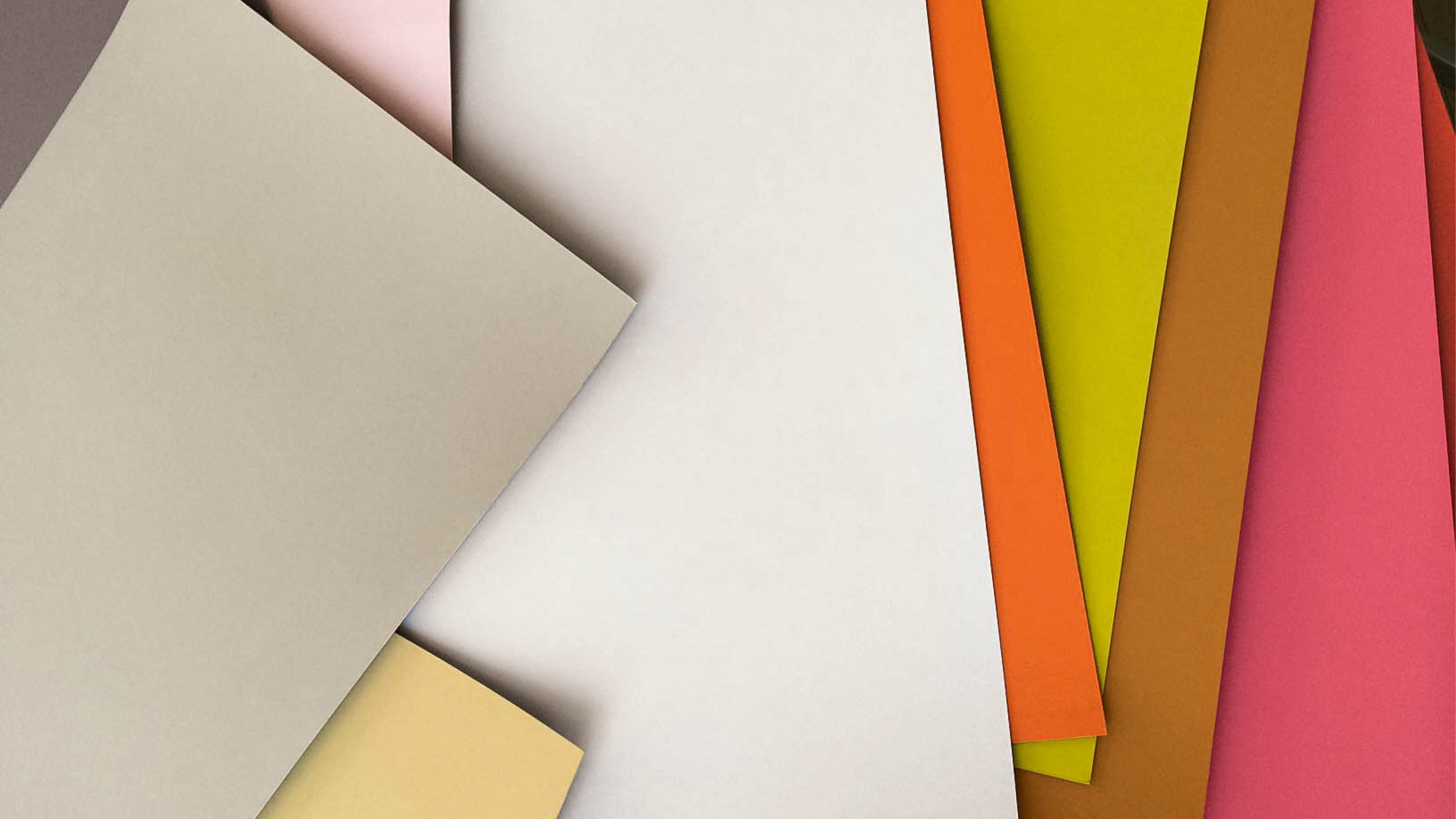 Paletas de colores cálidos Si tenés techos altos y querés crear un ambiente acogedor, te interesará elegir colores de la parte cálida del espectro, como fucsia, ciruela o mandarina.