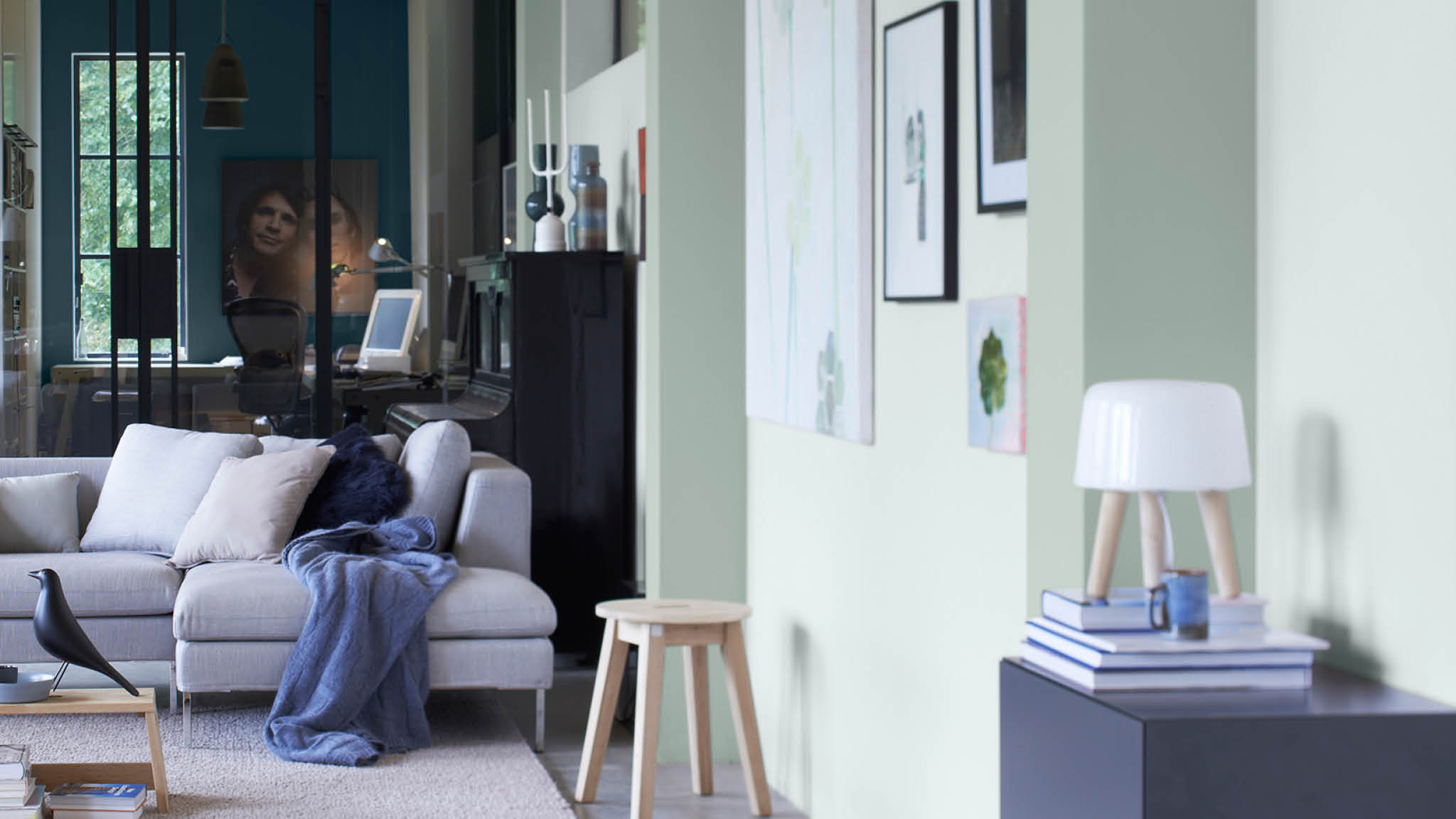 Un living de estilo escandinavo Si te gustan los interiores minimalistas, probá canalizar el estilo escandinavo la próxima vez que decores.