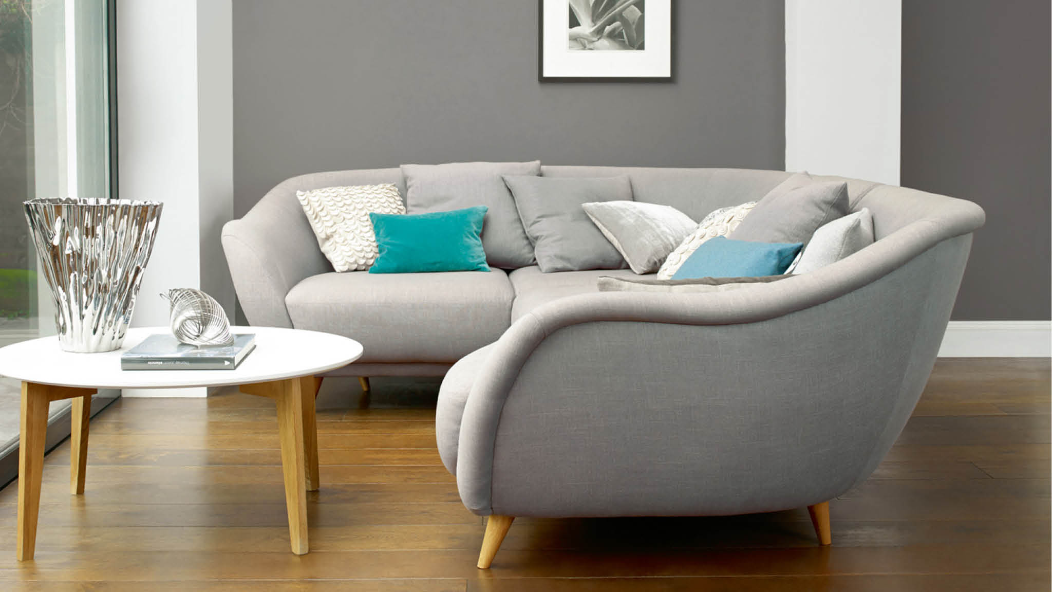Un living gris Un esquema de colores gris pizarra con inspiración londinense puede ser extremadamente acogedor y sofisticado.