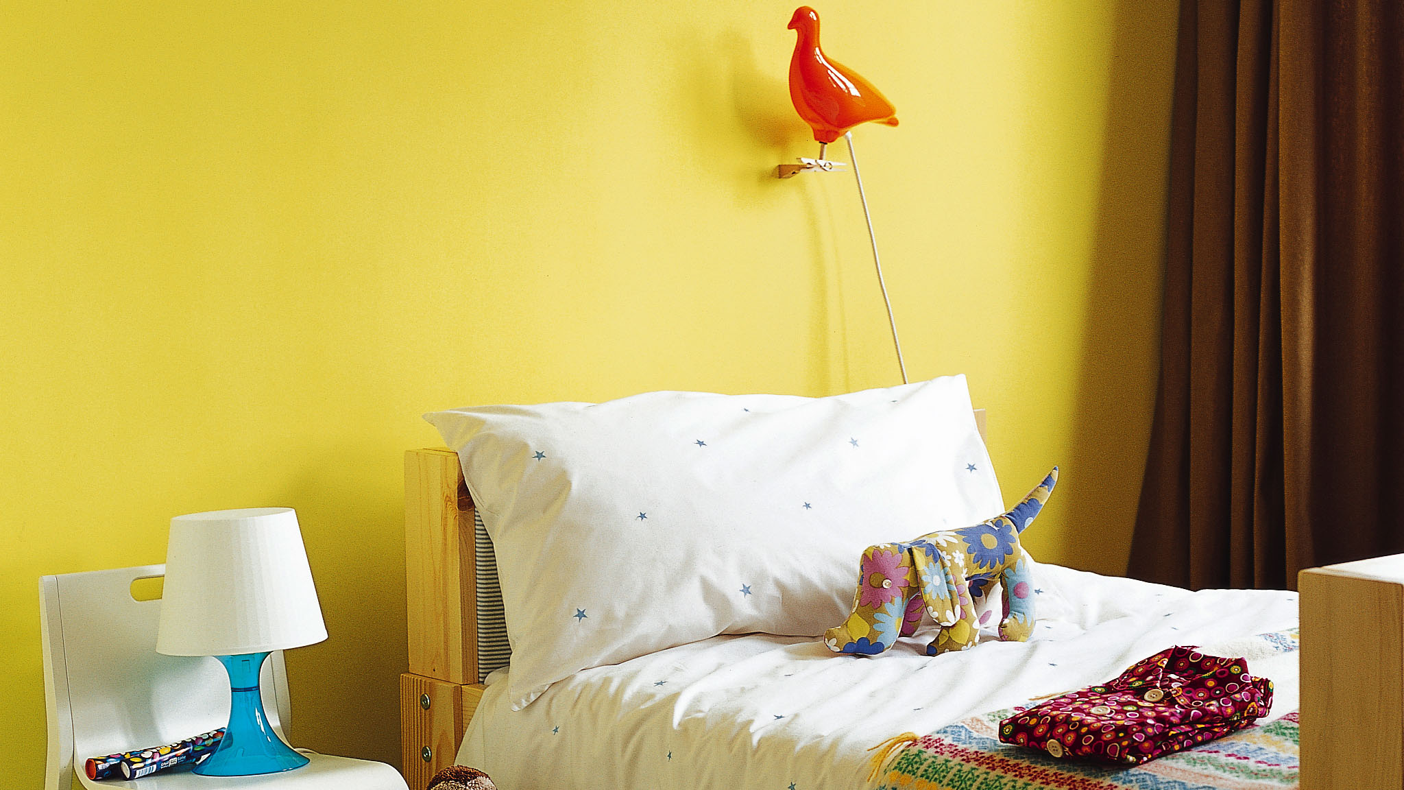 Dormitorio de niños en amarillo Probá el amarillo en el dormitorio de tu hijo para lograr un aspecto soleado y alegre