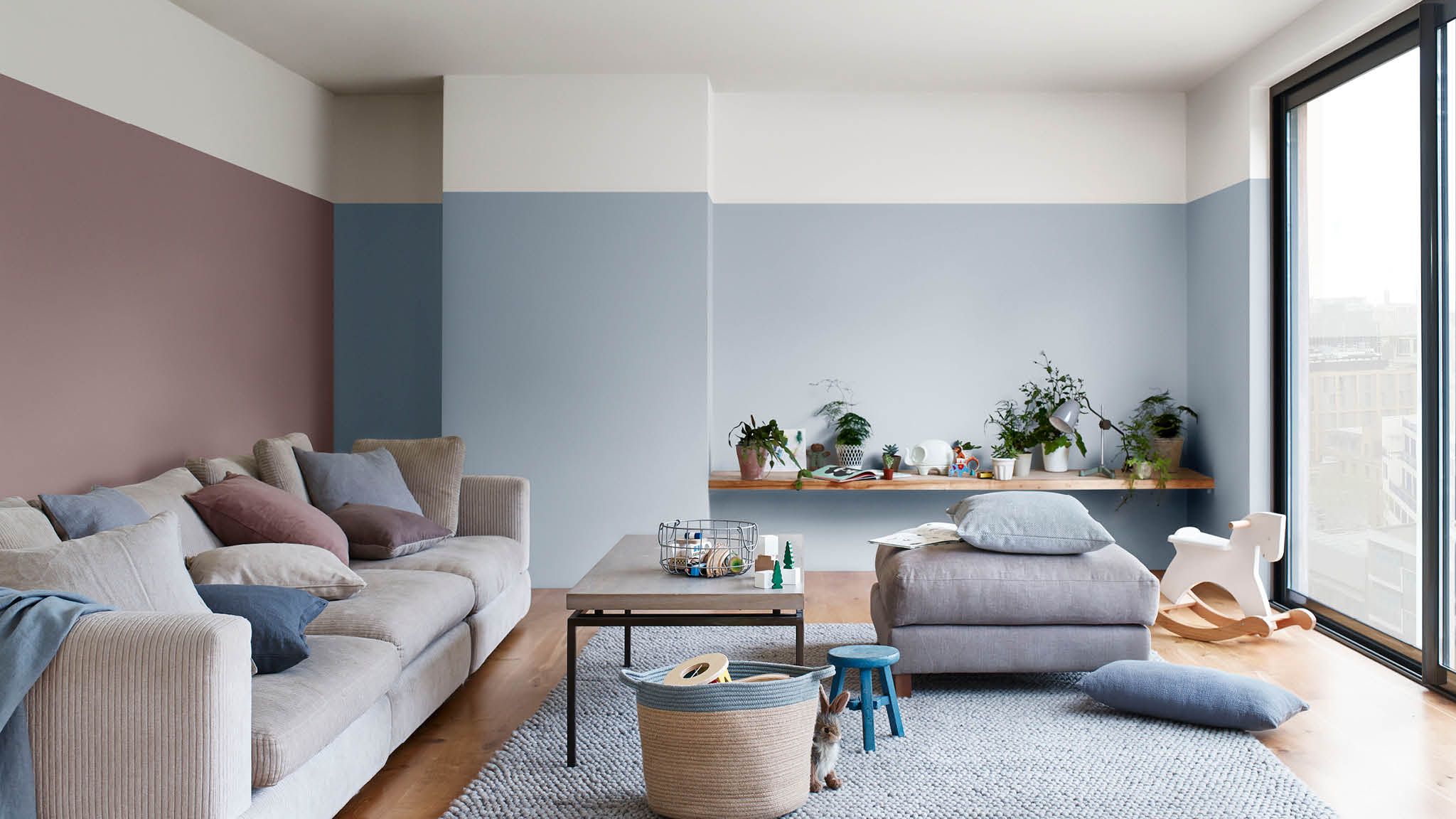 Living en azul y Madera Tierna Usá el azul con Madera Tierna para lograr un living familiar